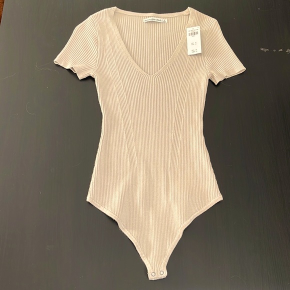 Abercrombie & Fitch Tops - Abercrombie & Fitch V Neck Ribbed Knit Short Sleeve Bodysuit Size Small